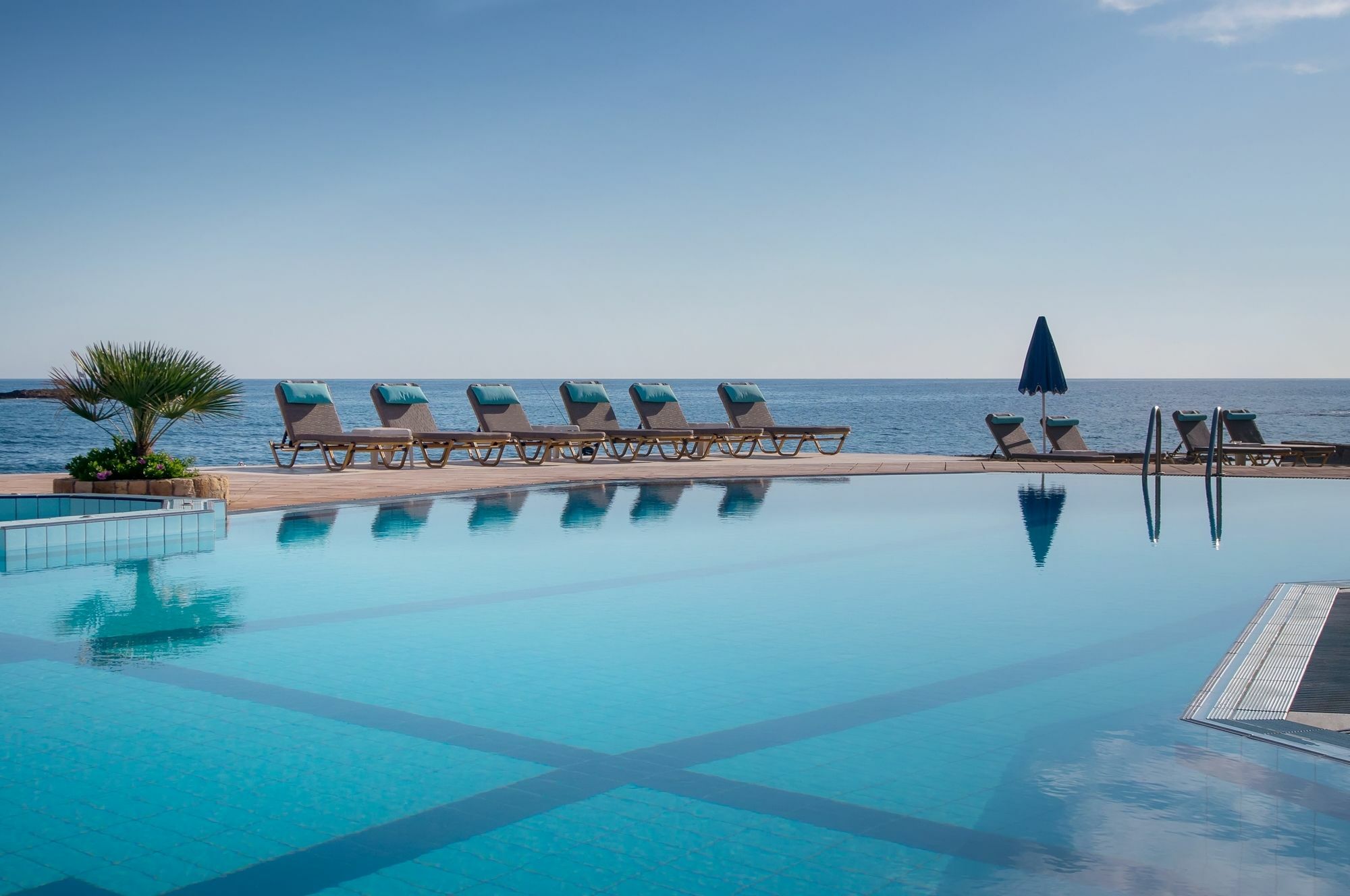 Pyrgos Beach Hotel Apartments Малія Екстер'єр фото